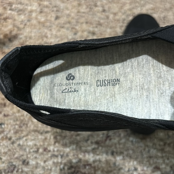 Cloudsteppers by Clark’s cushion soft women’s black slip ons size 8.5 - Picture 2 of 3